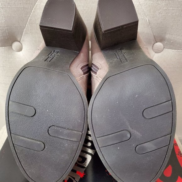 Fergalicious "Punch" booties - Picture 5 of 6